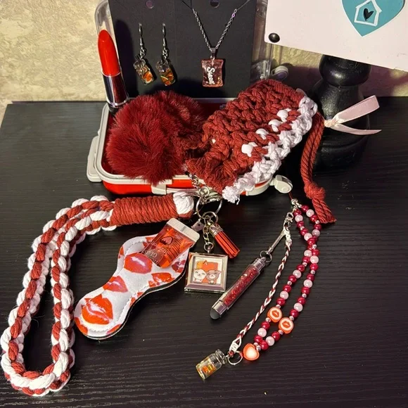 Keychain/Accessory Gift Set - Picture 1 of 6